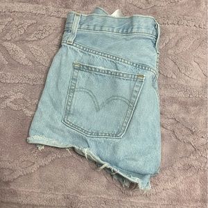 light wash levi shorts